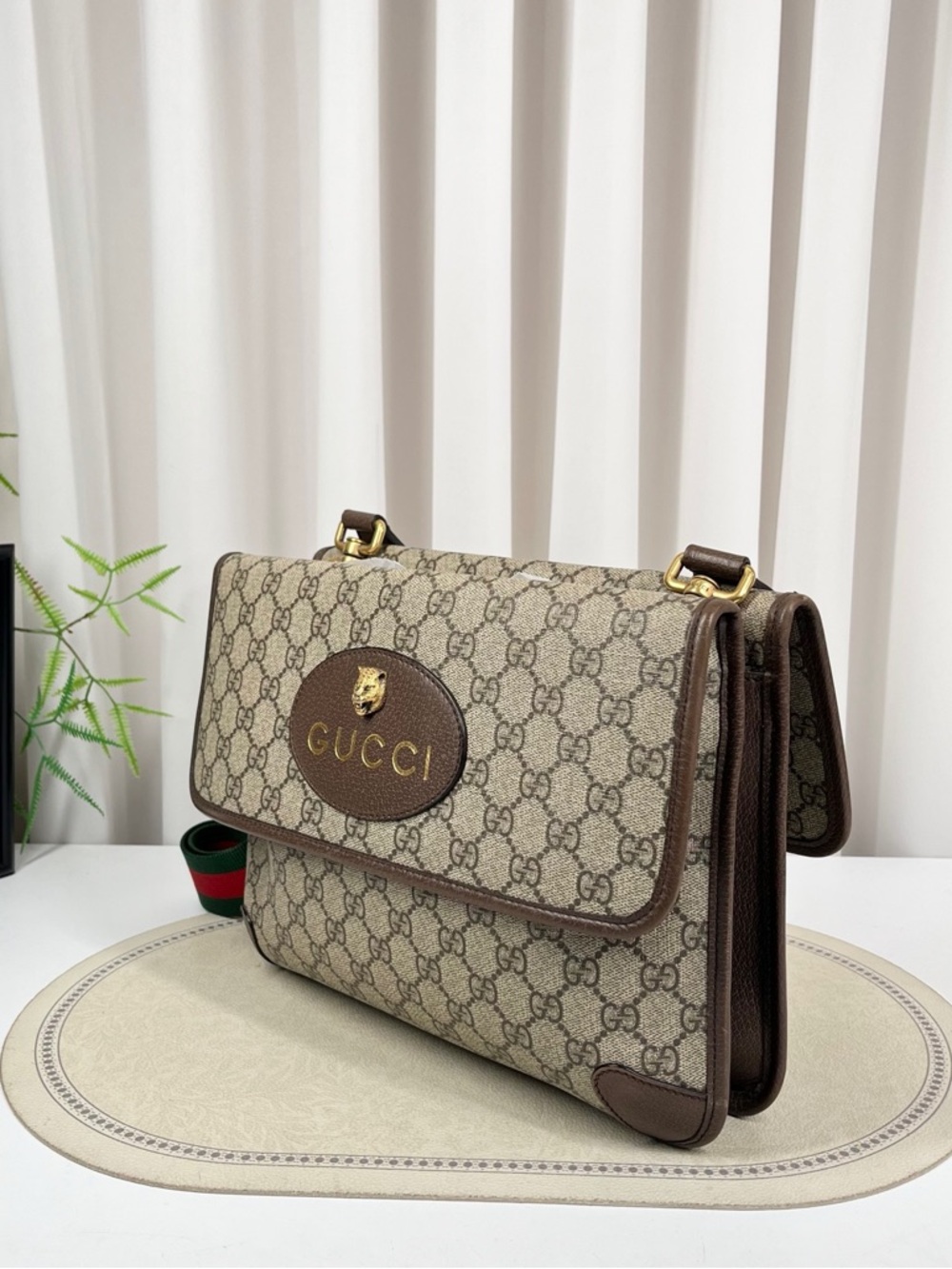 Gucci Beige & Brown GG Canvas Shoulder Bag with Gold Logo - Picture 5 of 6